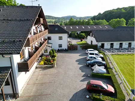 Šumavský penzion St. Leonhard s jezdeckým areálem a bazénem